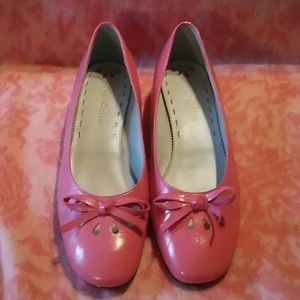 Marked 9M. More 8M. Kelly & Katie Pink Leath Flats